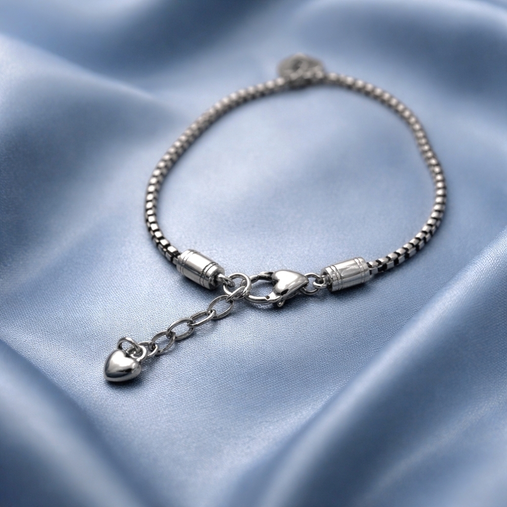 Brighton Silver Plated Heart Charm Bracelet Box Chain 8 Inch Chain - Picture 3 of 3